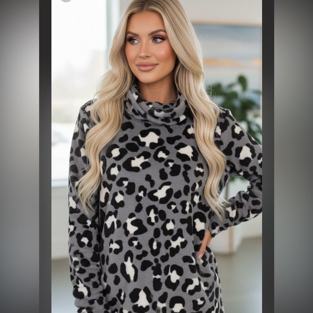 chic classic leopard fleece pull over